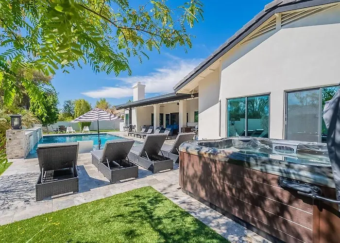 7 Bed Heated Pool And Golf Apartment