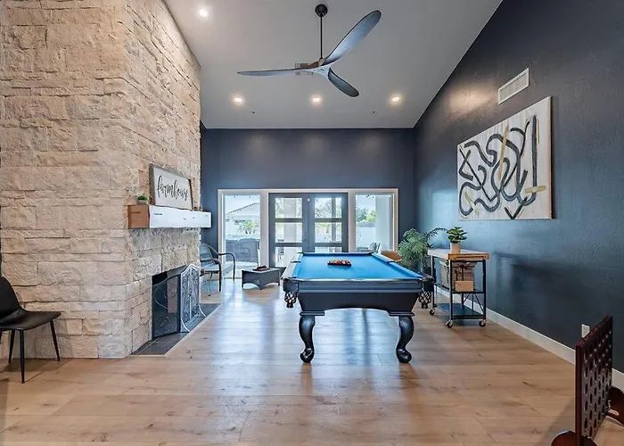 7 Bed Heated Pool And Golf Apartment Scottsdale